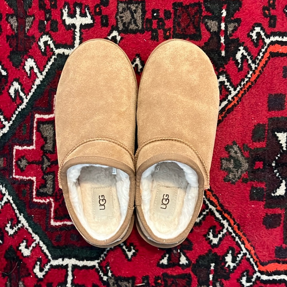 UGG Short Shearling Booties - Sz 9